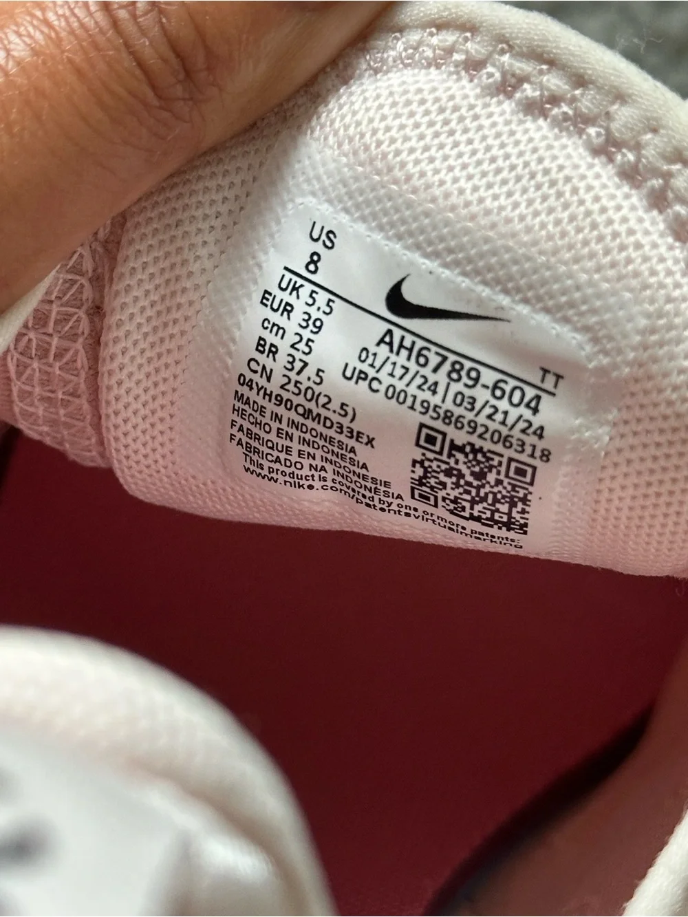 Nike Women’s Air Max 270 in Blush Pink and White